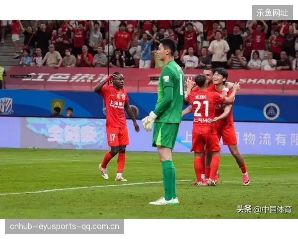 中超巅峰战：海港与申花2-2激战成河